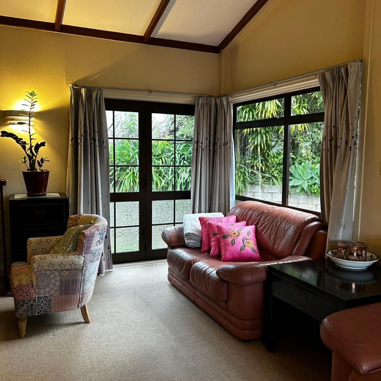 Peaceful Green Bay Charmer Auckland Esterno foto
